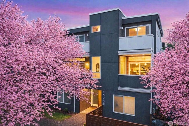 Building Photo - Luxury Ballard Townhouse for Rent | Designer Living in Seattle's Most Walkable Neighborhood