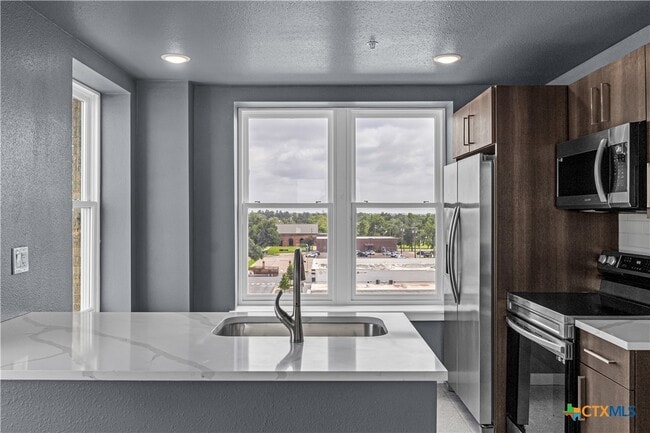 Building Photo - 103 E Central Ave