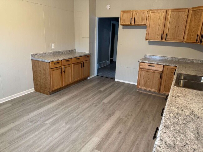 Photo - "Milwaukee Duplex: 3 Bedroom 1 Full Bath Lower Unit Lower