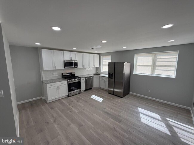 Photo - 1120 Passmore St