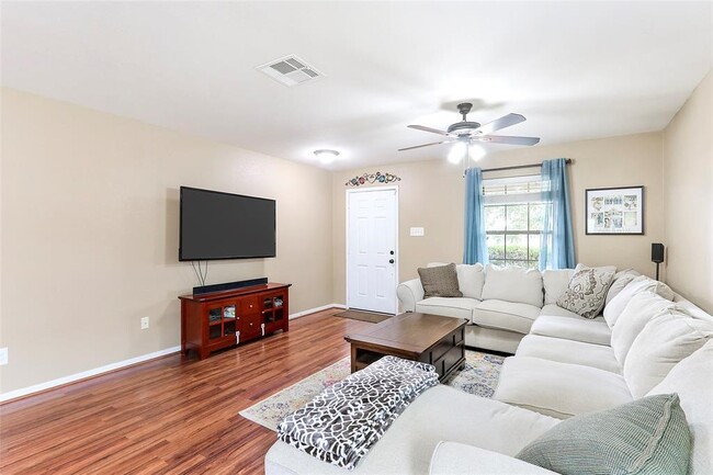 Photo - 8022 Yaupon View Dr