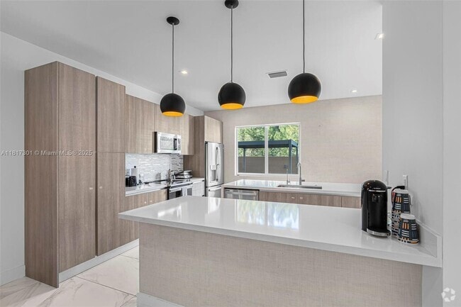 Building Photo - 10373 NW 68th Ter Rental