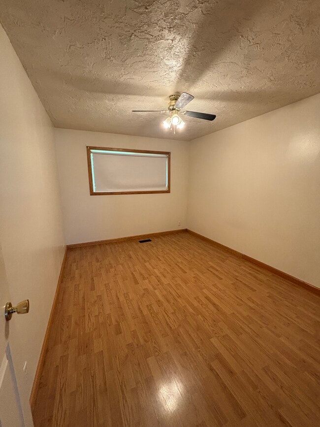 Photo - 686 N 3rd W St