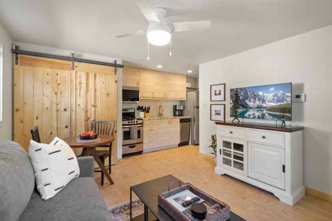 Photo - 516 E 1st St