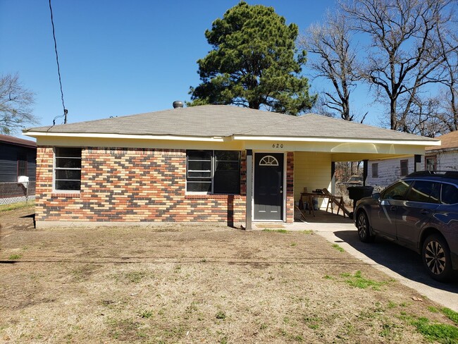 Building Photo - Nicely updated home with large kitchen and...