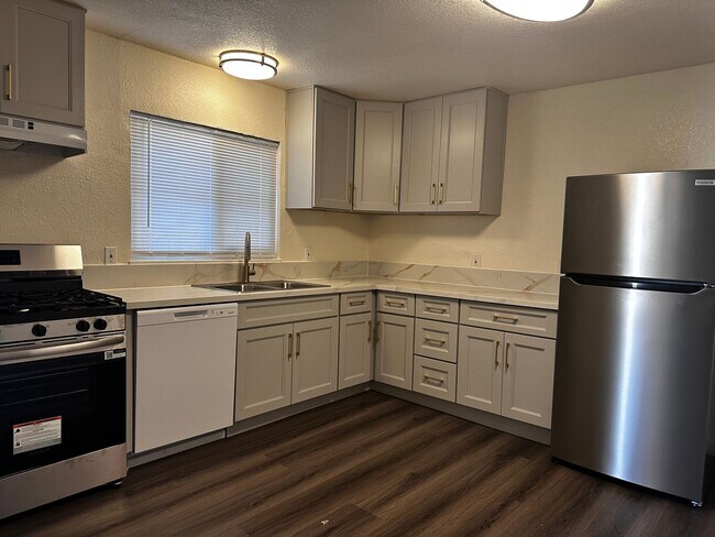 Photo - 2 bed 1 bath with attached garage Unit A