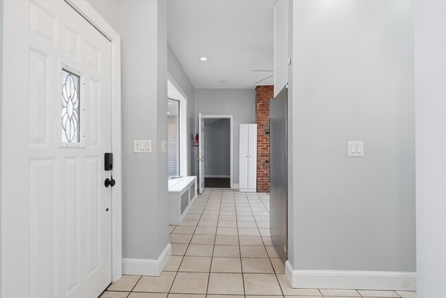 Photo - 156 N Broadway