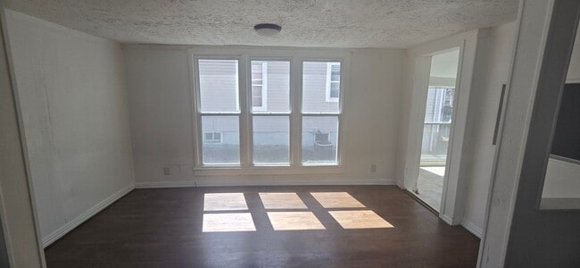 Photo - 4 Bedroom Home in the heart of Springfield