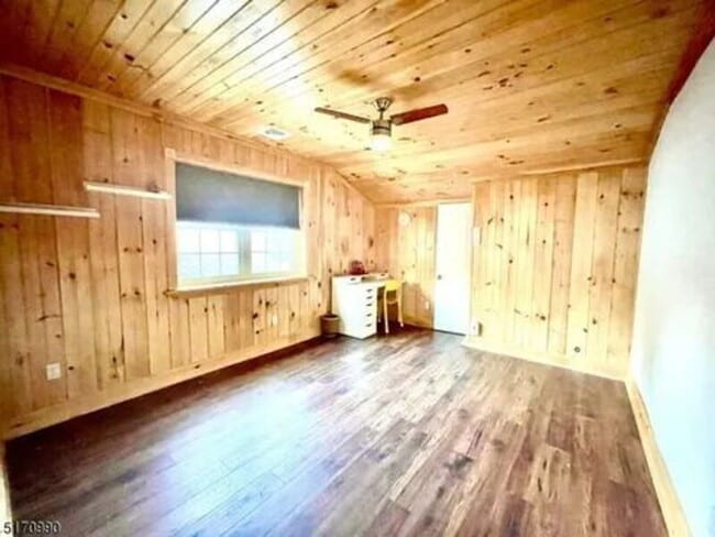 Building Photo - 487 Walker Ave Unit Rm 2