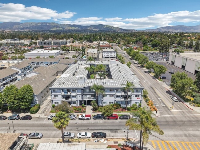 Photo - 18411 Vincennes Street