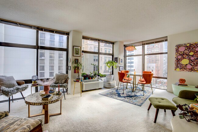 Photo - 65 E Scott St