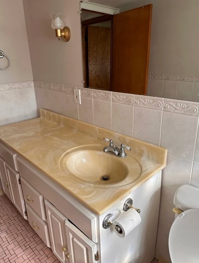 Photo - 2555 N Nordica Ave Unidad 2