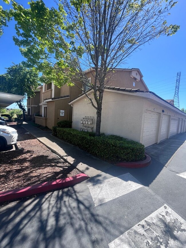 Building Photo - NICE CONDO AT THE RESERVES @ GALLERIA IN ROSEVILLE!!