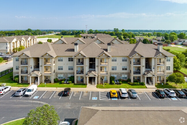 Marquis on Memorial Apartments