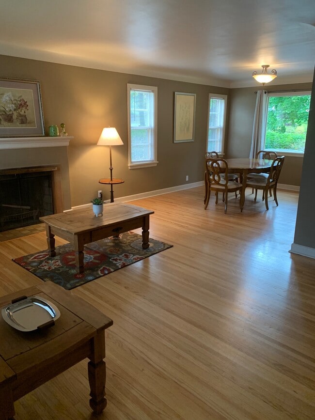 Photo - 409 W Arrowhead Rd