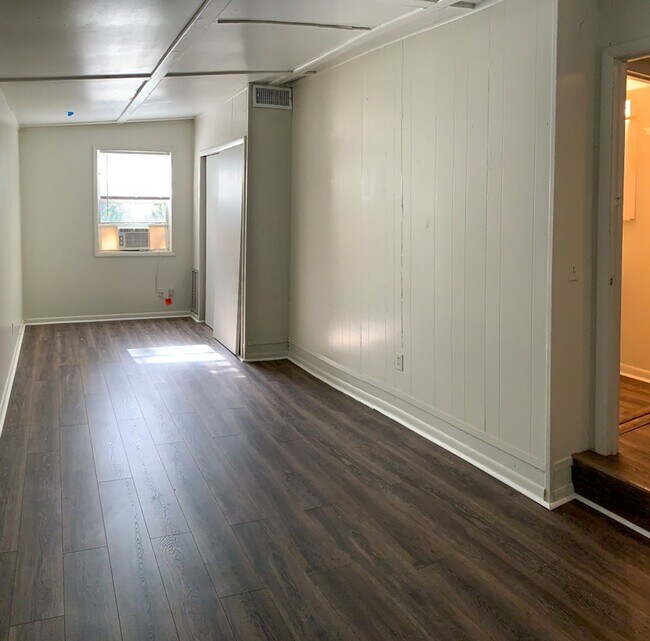 Photo - 4/2 House - Walking Distance to UF Law Sch...