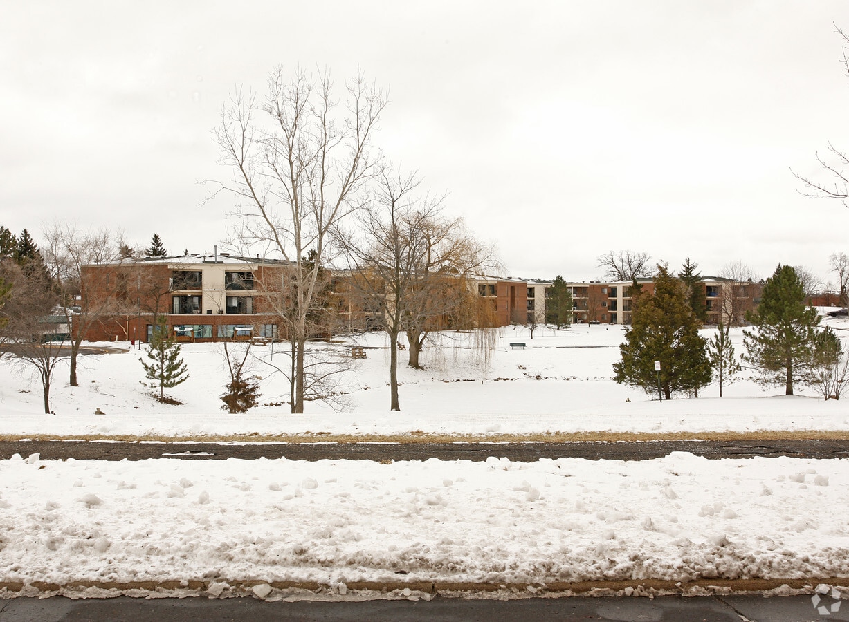 Photo - Parkway Meadows Apartments