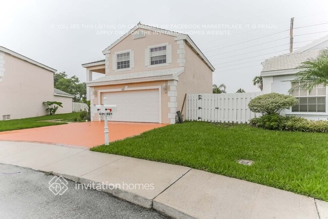 Building Photo - 631 Royal Palm Way