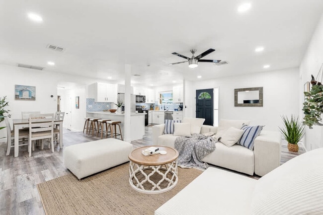 Building Photo - 1271 Woodlawn St Unit ID1436423P