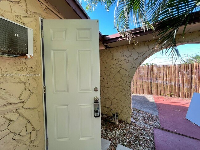 Photo - 633 NW 15th Ave