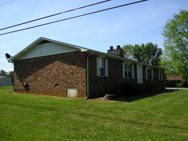 Building Photo - 2516 Edgehill Pl Rental