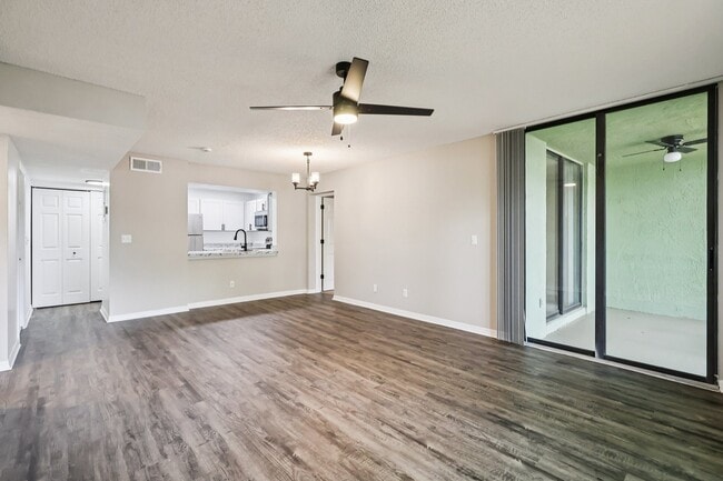 Photo - Lakeside Glen Apartments