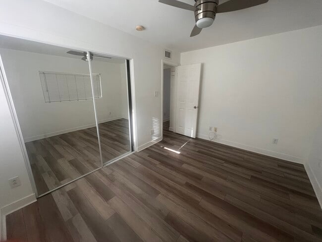 Photo - 310 W Earll Dr Unidad 106