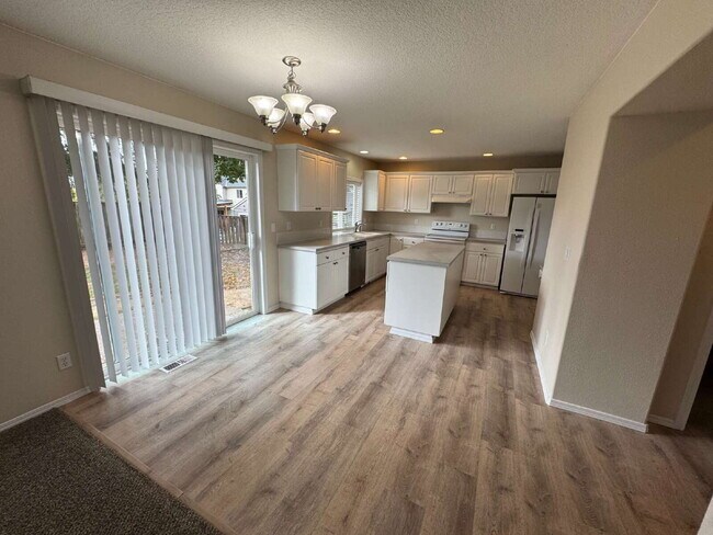 Photo - Beautiful 4 Bedroom Clackamas Home