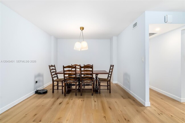 Photo - 2808 N 46th Ave Unidad E549