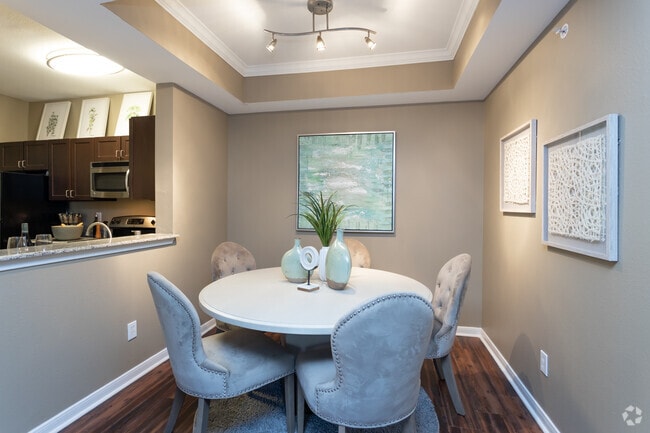 2BR, 2BA - 1092SF