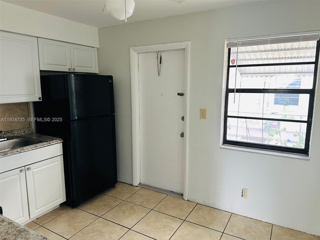 Photo - 521 SW 9th St Unit 1