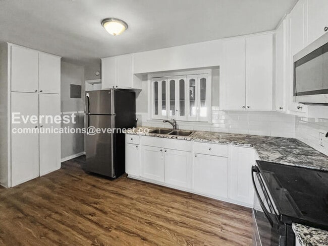 Photo - 4551 Manila Dr