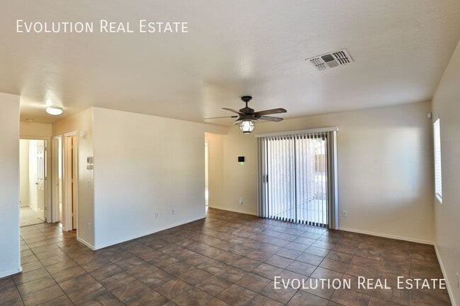 Photo - 1561 Maddison Cir