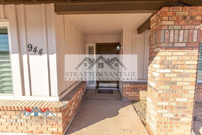 Photo - 944 W Meseto Ave