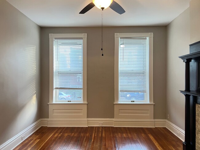 Photo - Extremely Spacious and Bright 2-Bedroom Ap... Unit 2913 Cherokee 1FL