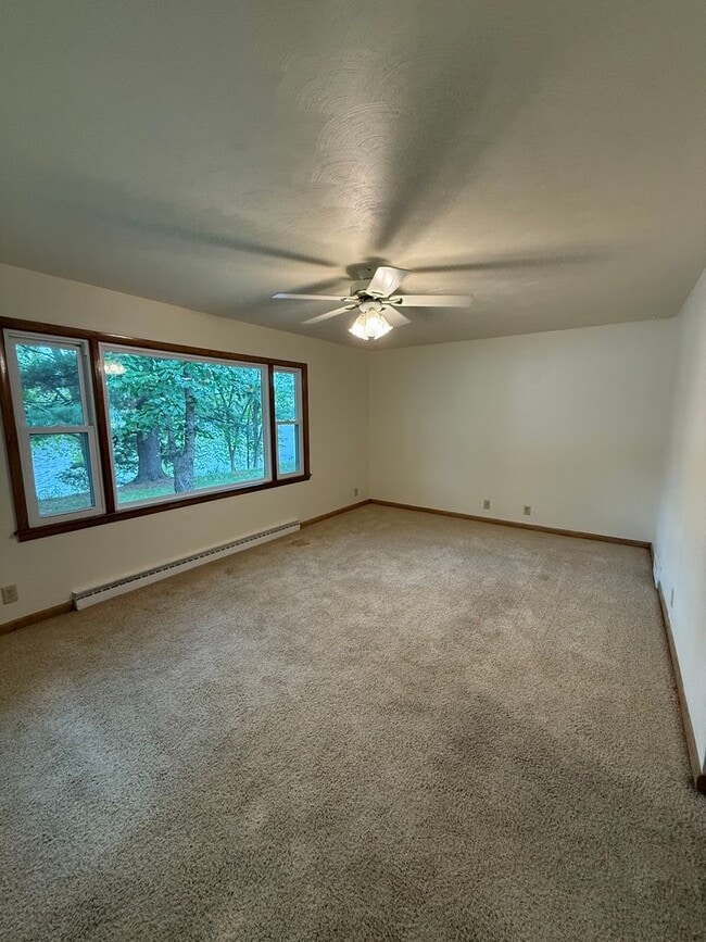 3320 Riverview Dr