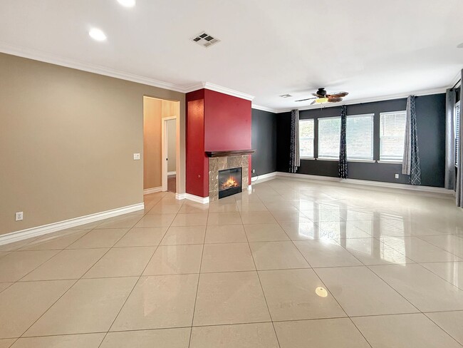 Photo - SD: Spacious 5B/4BA Home with Private Patio, Backyard & Soaking Tub