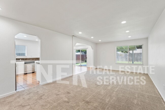 2815 Erin Dr