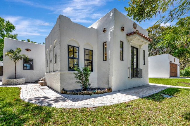 Photo - 828 35th St Casa