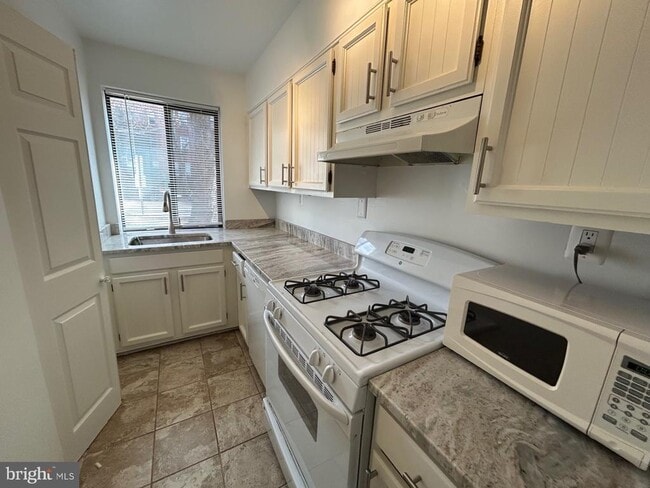 Photo - 3815 Davis Pl NW Unit 1