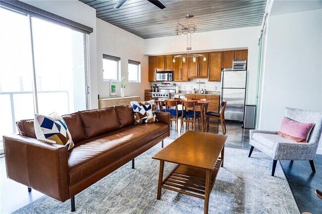 Photo - 620 Glen Iris Dr NE Unidad 524