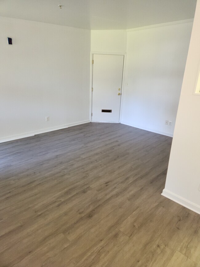 Living Rm - 7402 18th Ave Unit Riggs Hill Condo