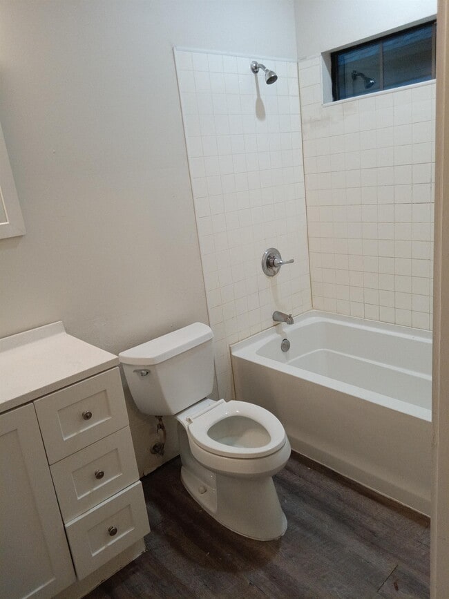 Photo - 324 Cummings St