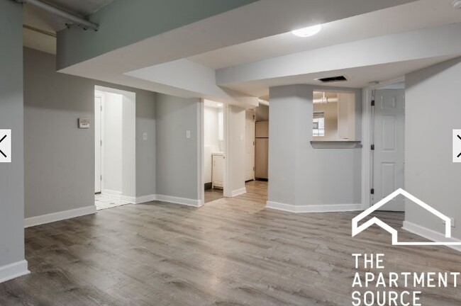 Building Photo - 5053 N Damen Ave