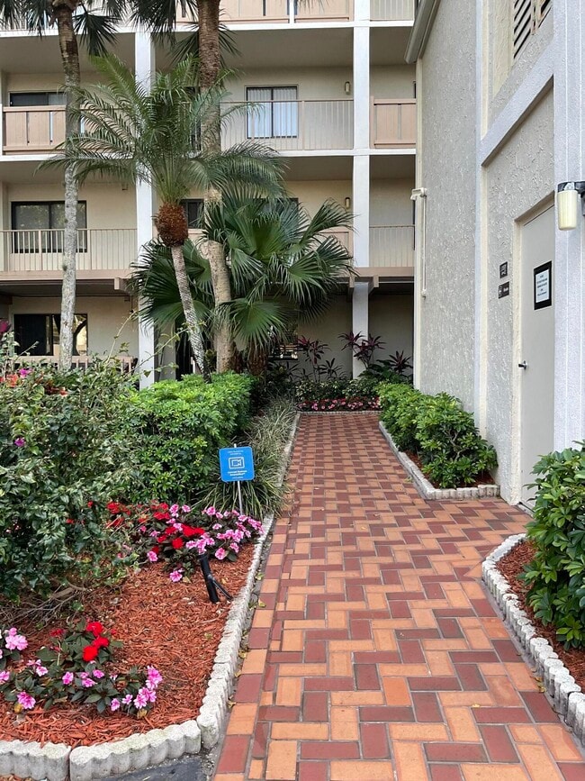 Photo - 14475 Strathmore Ln Unidad 501