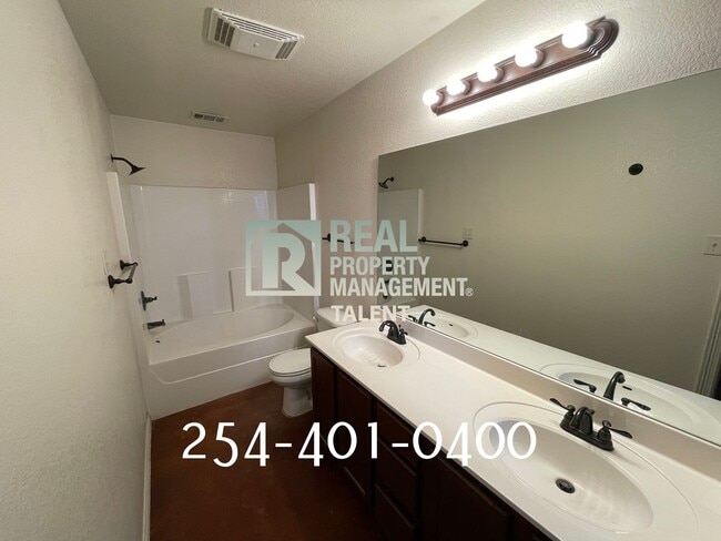 Building Photo - 602 Karey Dr Unit B