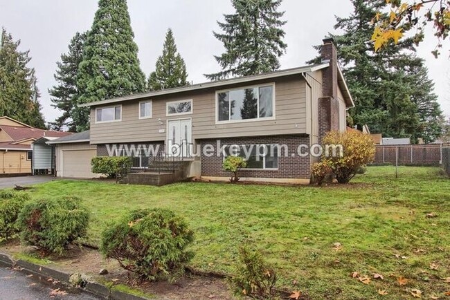 Building Photo - Newly Remodeled 5 Bed, 2 Bath Home with RV/Boat Parking in Oregon City