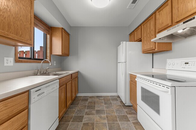 Photo - 20033 Village Green Ct