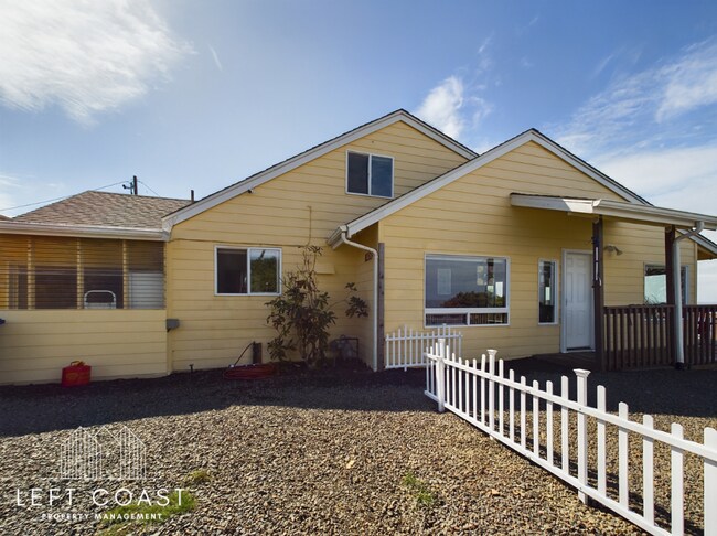 Photo - 1033 NW Inlet Ave