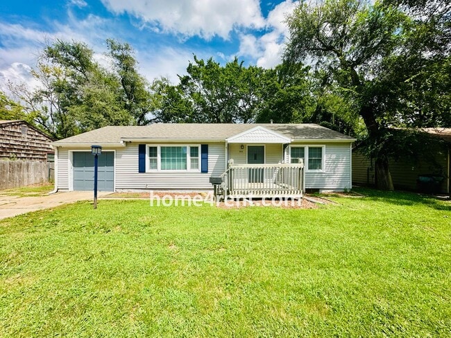 Building Photo - A Fantastic Ranch Home in Olathe with Wood...